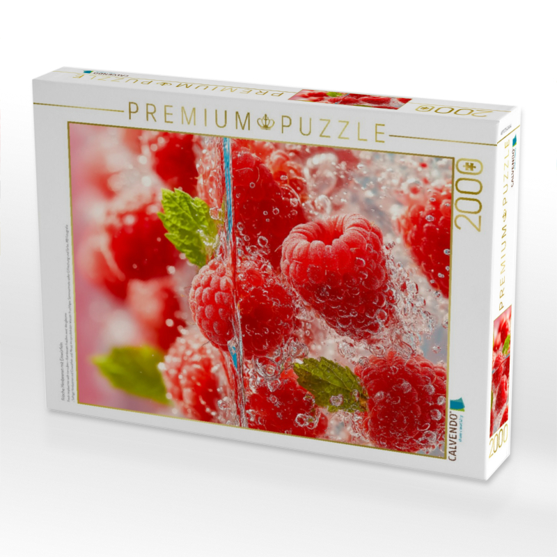 Frische Himbeeren mit Eiswürfeln
