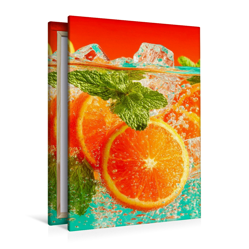 Orangen Cocktail mit Eiswürfeln und Minze