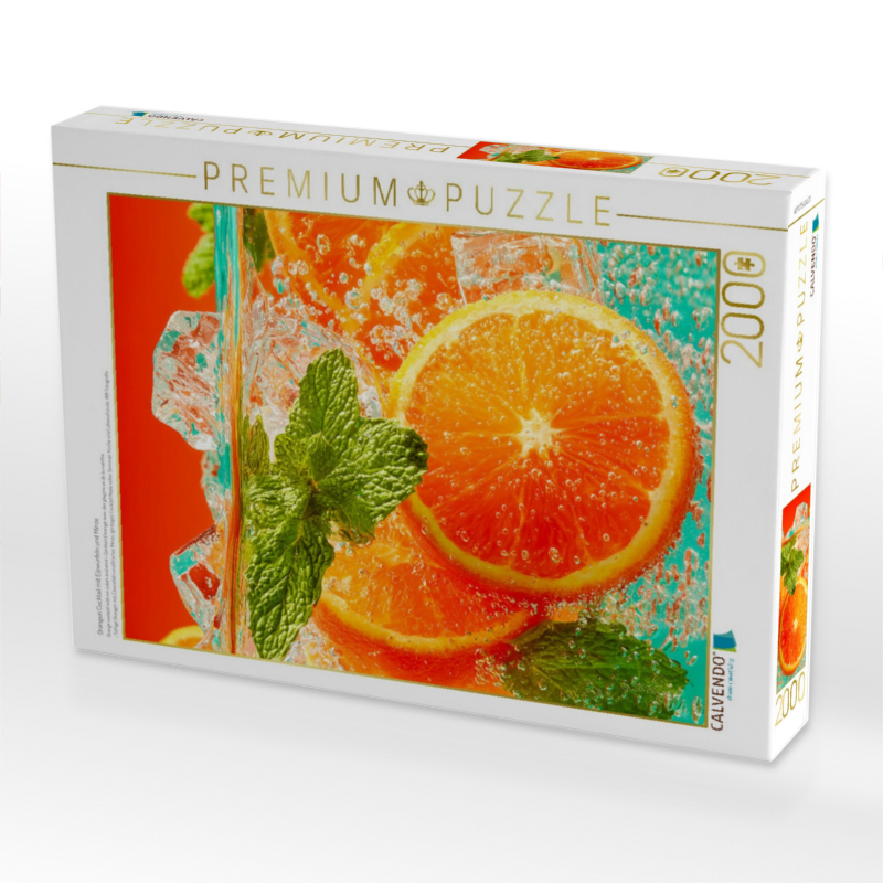 Orangen Cocktail mit Eiswürfeln und Minze