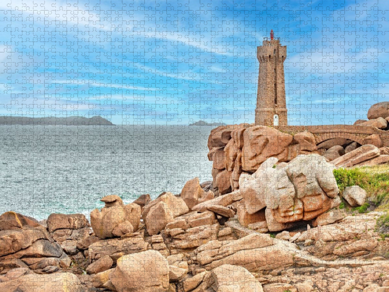 Phare de Ploumanac'h sur la côte granitique