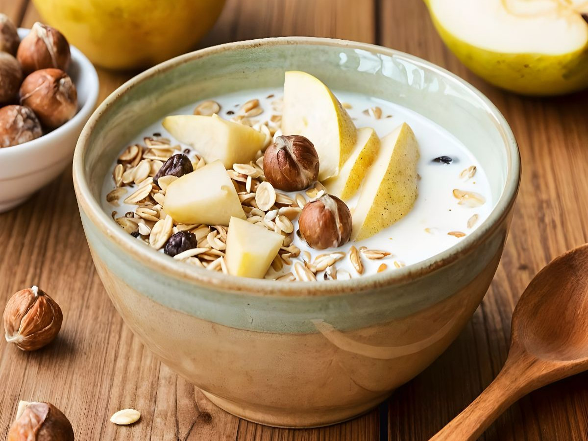 Müsli Stillleben - Erntezeit mit Birne und Haselnuss