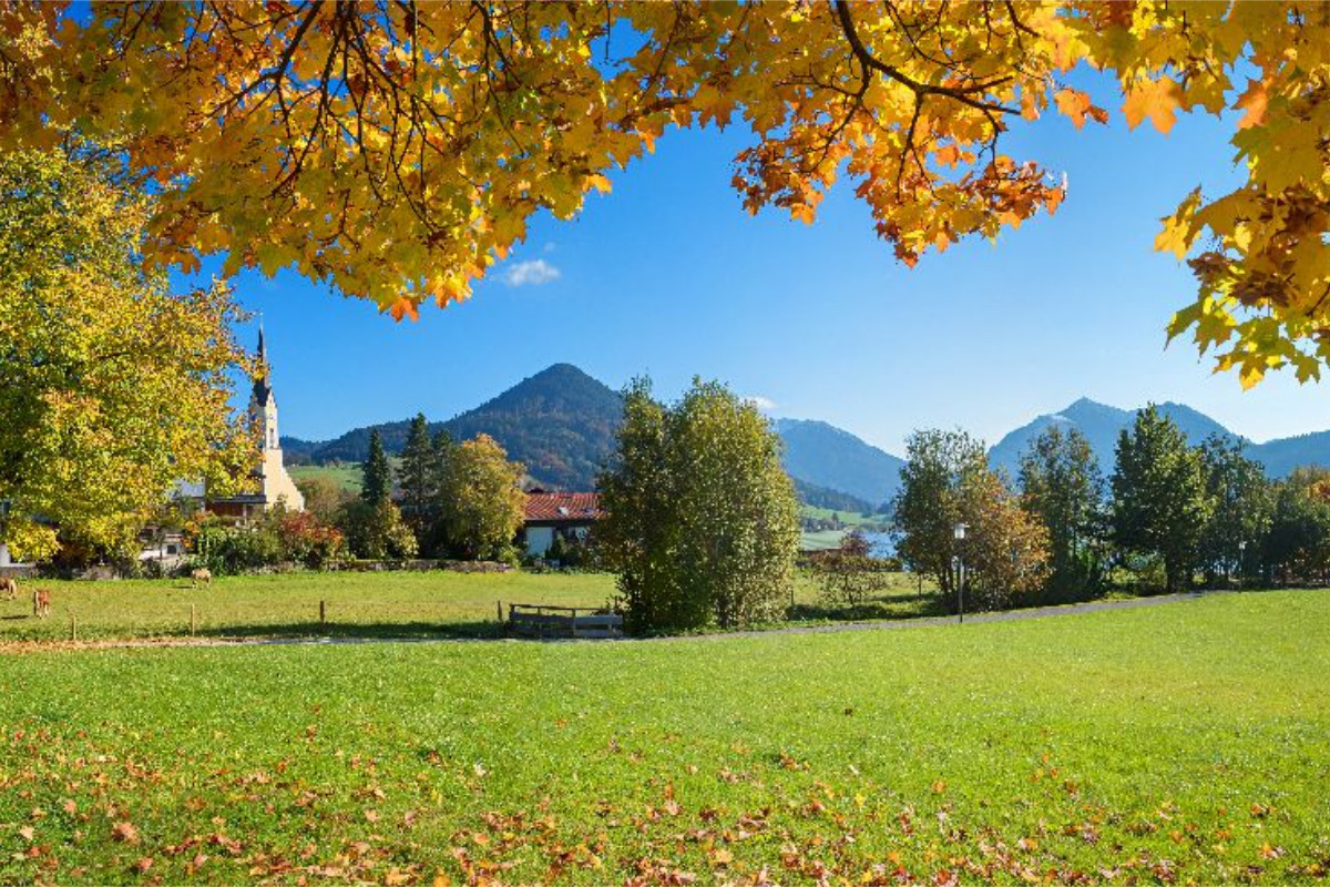 Blick zur St. Sixtus Kirche in Schliersee