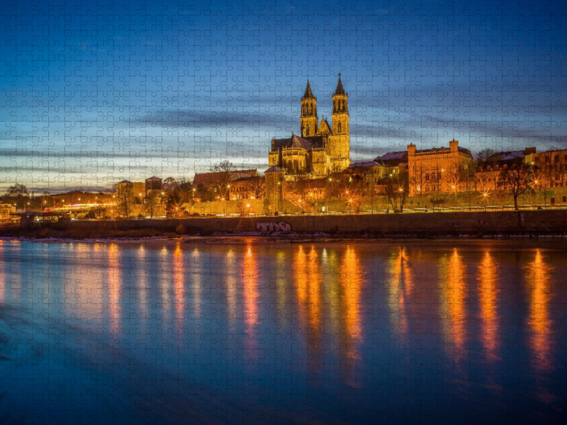 Magdeburg und die Elbe bei Nacht