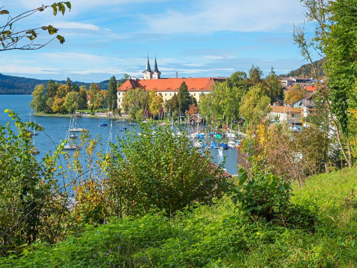 Schloss und Hafen am Tegernsee