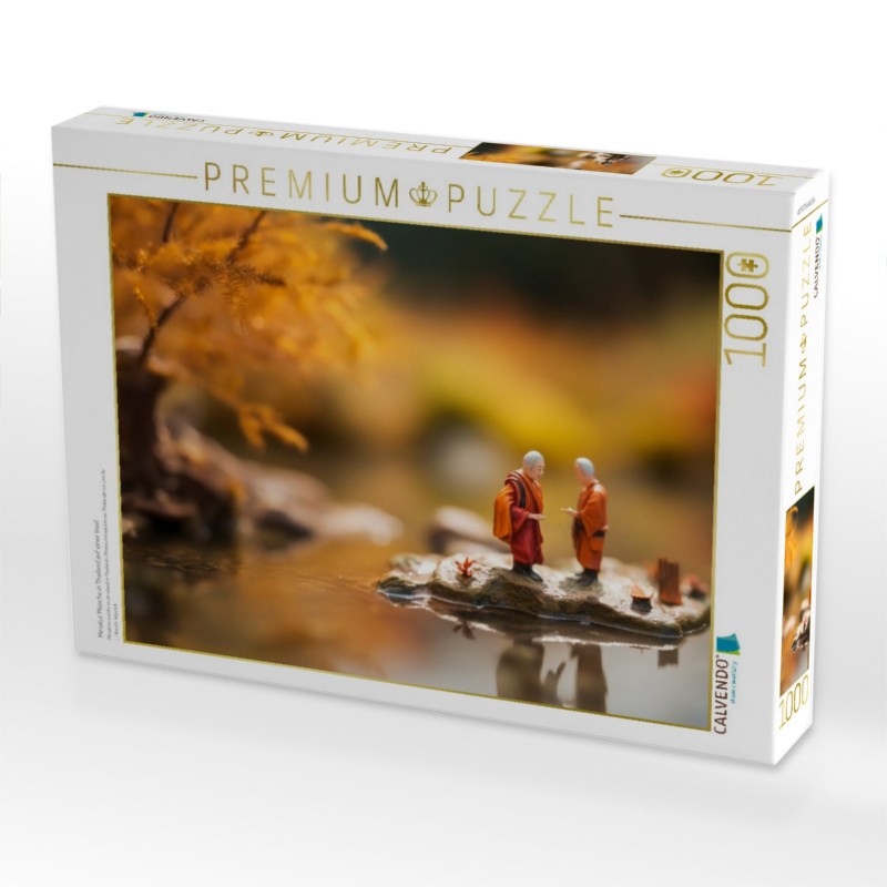 Miniatur Mönche in Thailand auf einer Insel