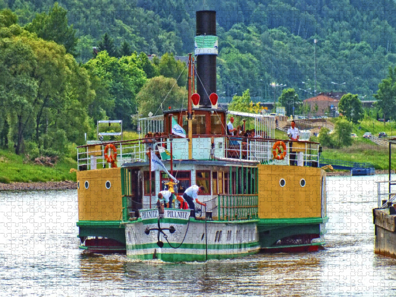 Personendampfer Pillnitz - Baujahr 1886 - elbaufwärts fahrend in Höhe des Nationalpark-Bahnhofes von Bad Schandau