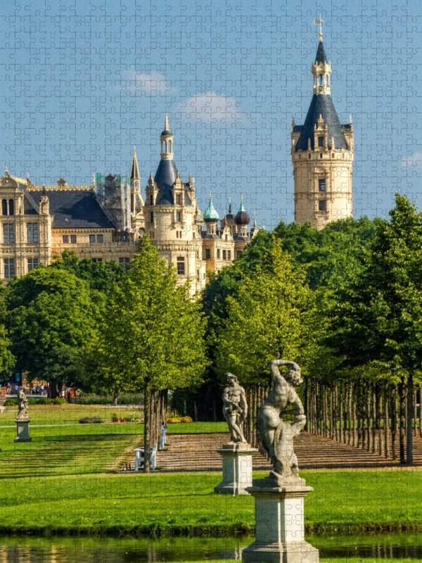 Blick über den Schlossgarten zu Schloss und Hauptturm
