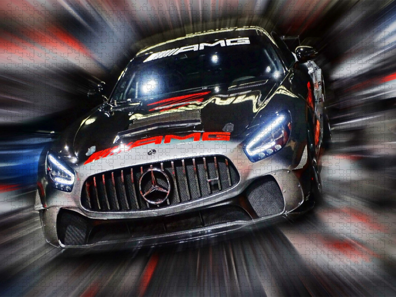 Der Mercedes AMG GT4 ist ein vom Edel-Tuner AMG optimierter Sportwagen mit Straßenzulassung.
