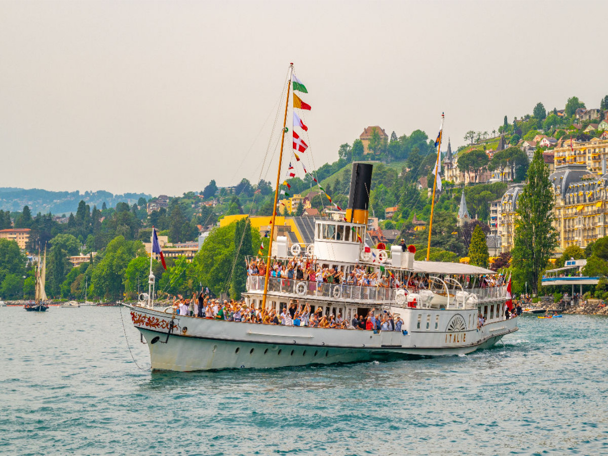 Schaufelradschiff Italie während der Parade in Montreux