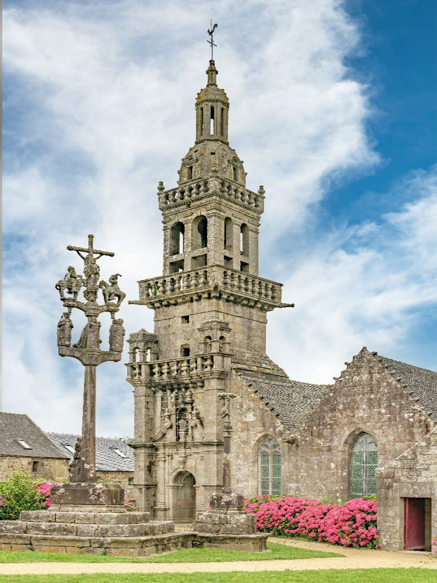 Église Sainte Marie du Menez-Hom. Ein Motiv aus dem Kalender Credo de Bretagne