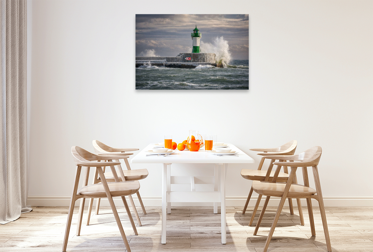 Leuchtturm im Sturm – standhaftes Licht inmitten von Wind und wilder See