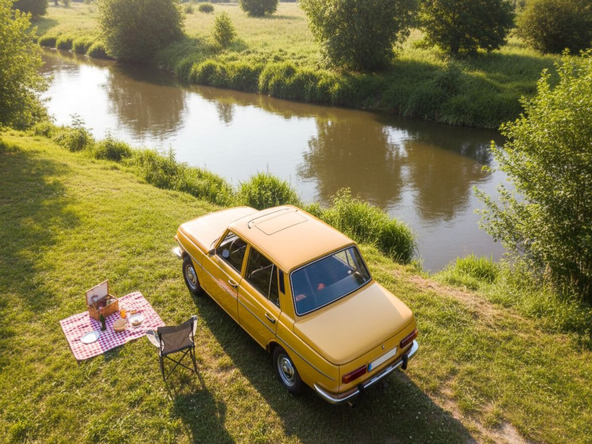 Mit Wartburg zum Picknick am Fluss