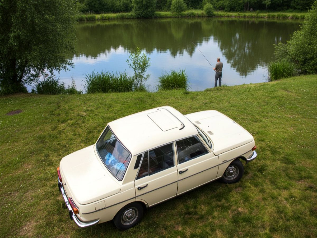 Wartburg und Angler in der DDR
