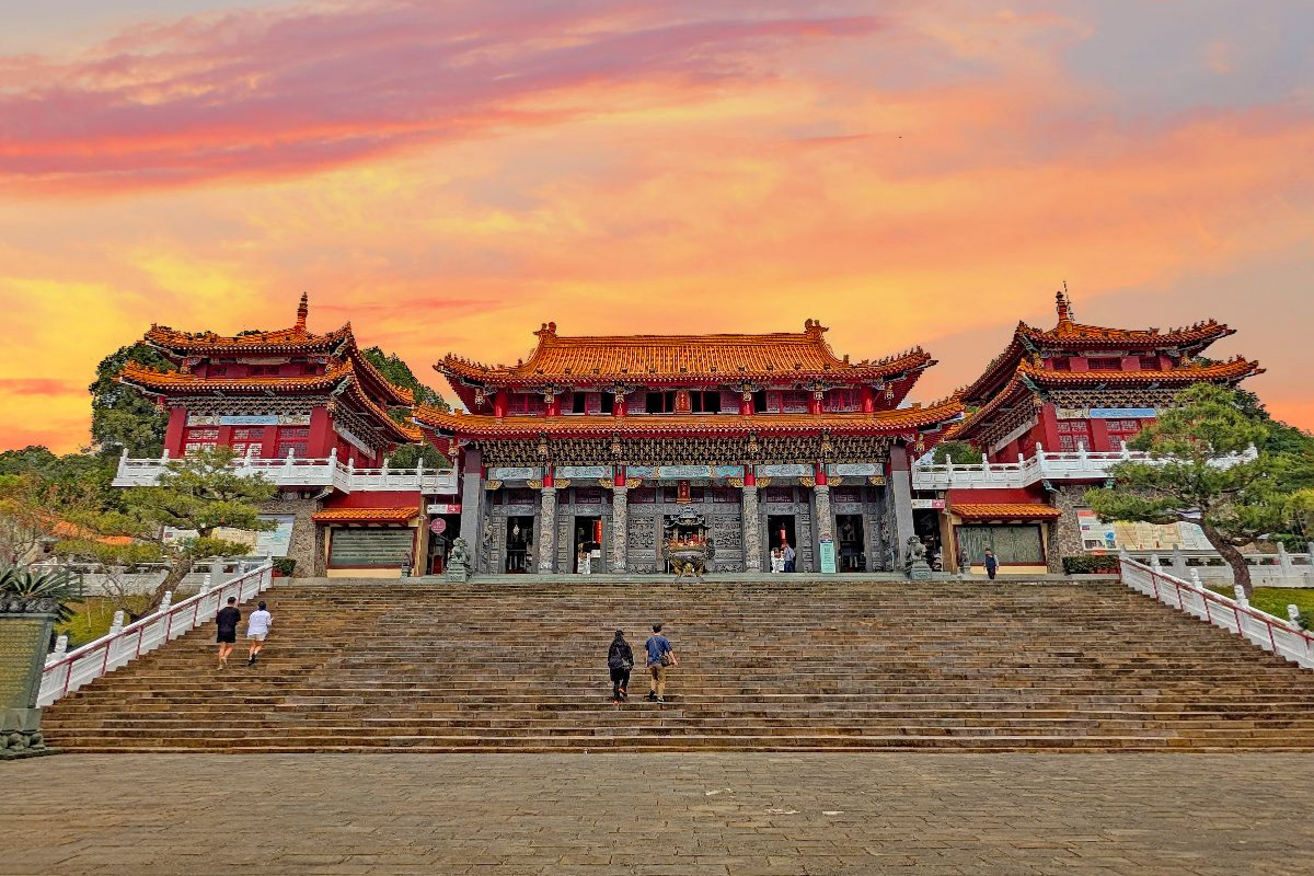 Wenwu Tempel am Sonne-Mond-See