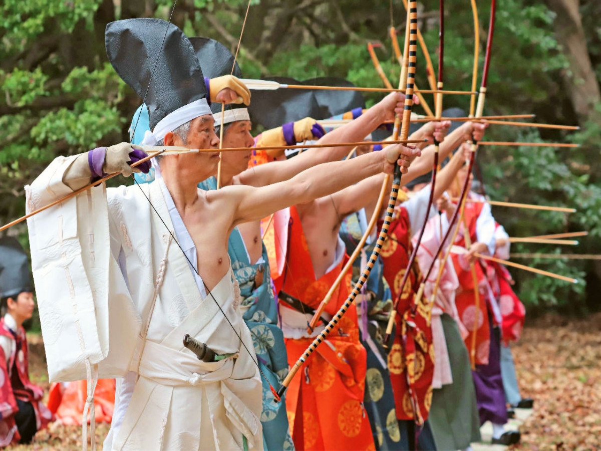 Japanische Bogenschützen der Ogasawara-ryu Tradition