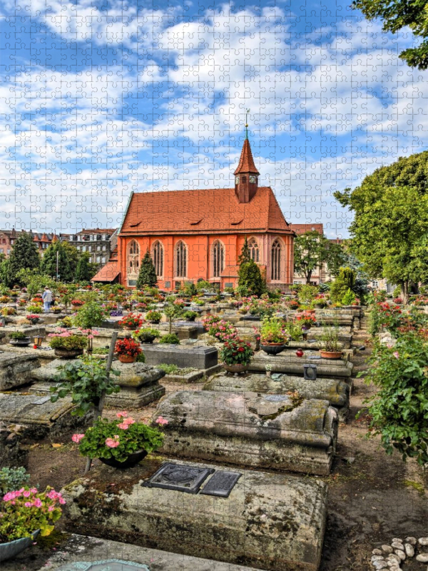 Johannisfriedhof mit historischen Grabsteinen und der aus dem13. Jahrhundert stammenden St.-Johannis-Kirche in Nürnberg, Bayern