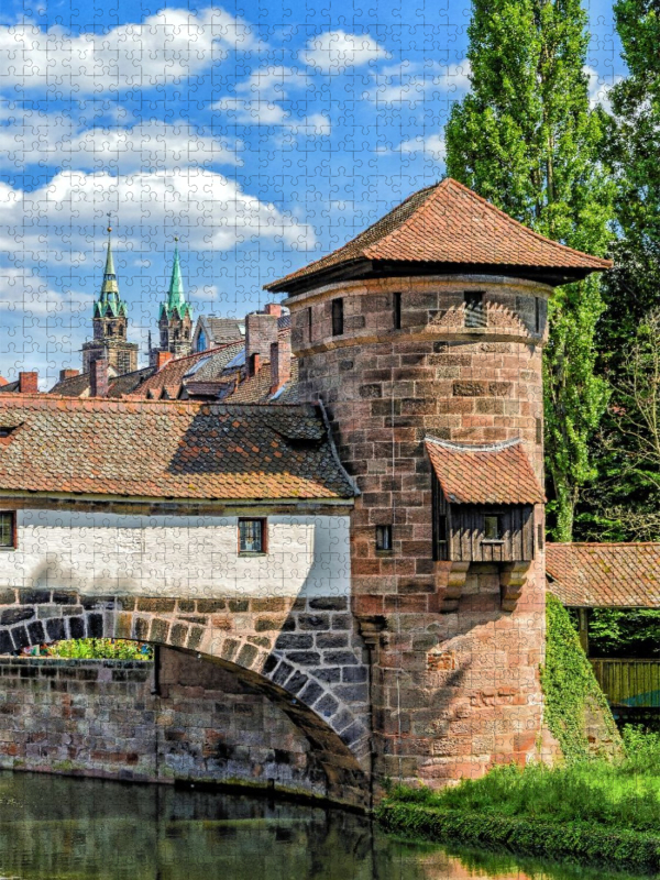Henkerturm auf der Trödelmarktinsel mit Sandsteinbrücke (links) und Henkersteg (rechts), Nürnberg, Bayern