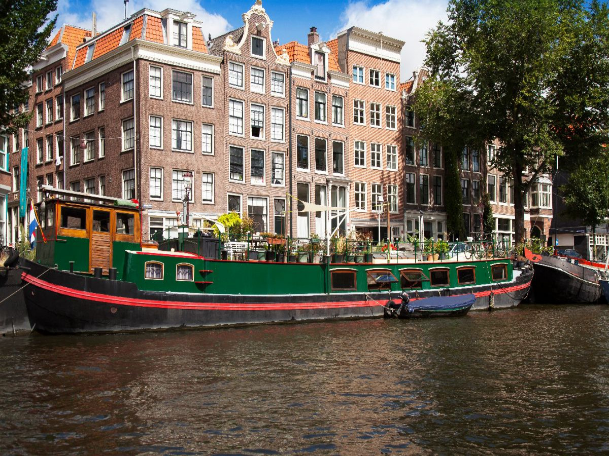 Typisches Hausboot in der Herrengracht, Amsterdam
