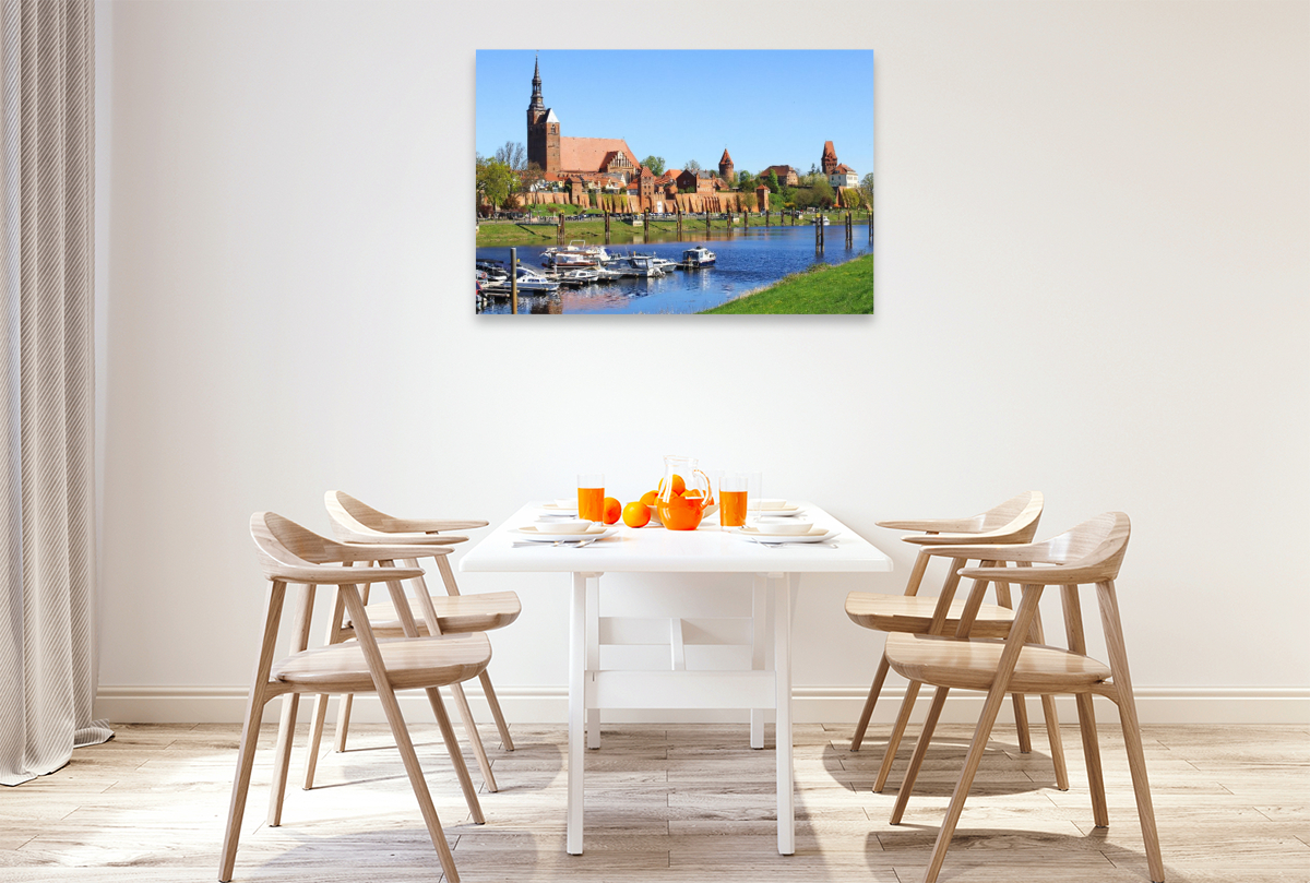 Tangermünde, Stadtsilhouette und Hafen
