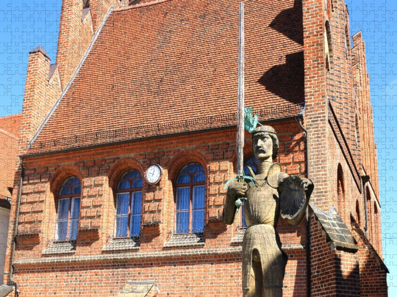 Stendal, Roland vor der Gerichtslaube des Rathauses