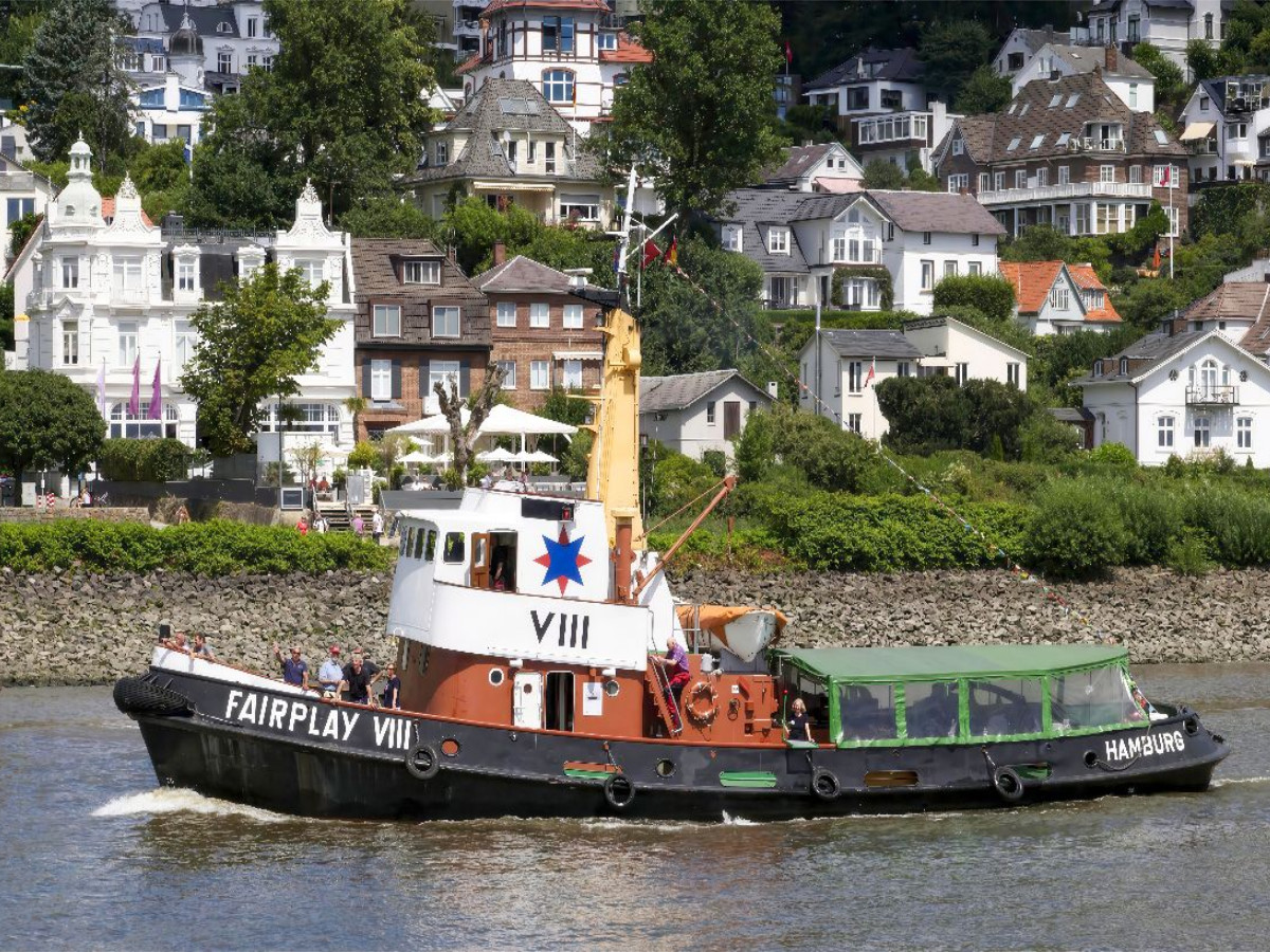 Der historische Schlepper Fairplay III auf Fahrt