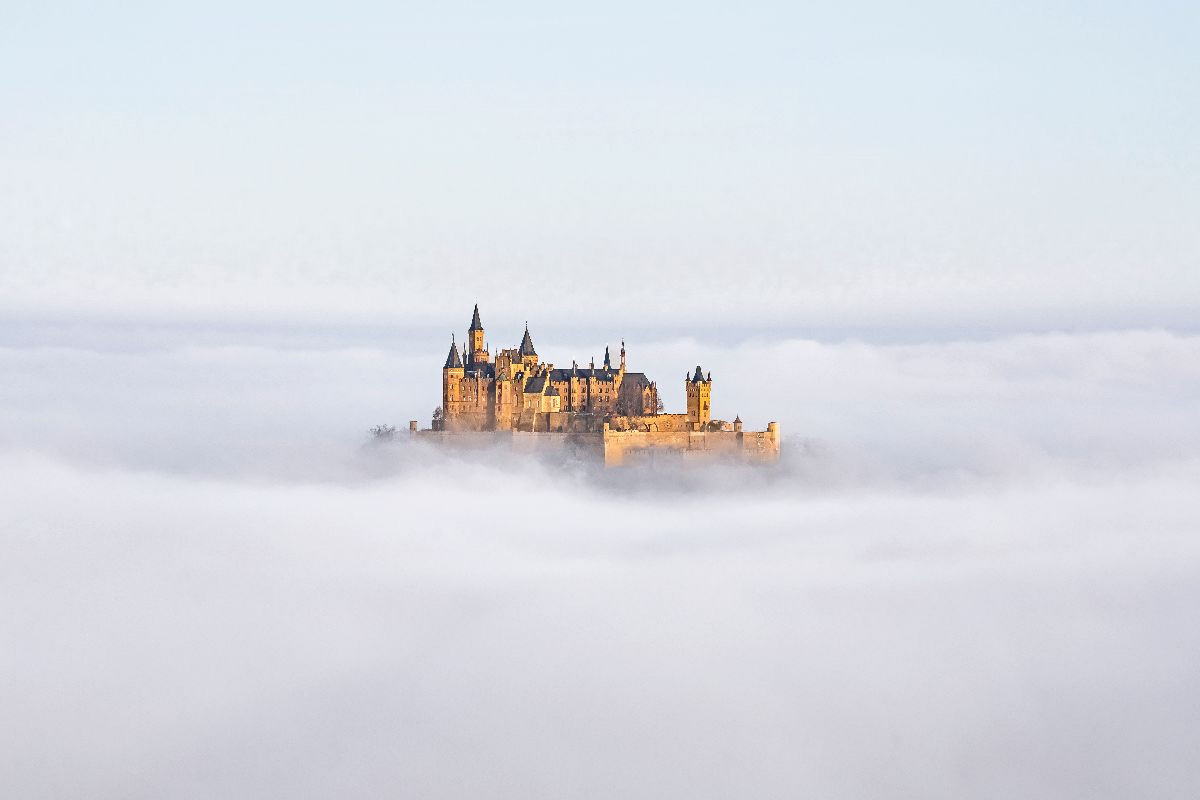 Burg Hohenzollern im Nebelmeer