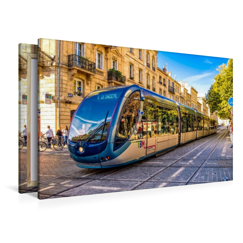 Eine hochmoderne Tram, unterwegs in Bordeaux