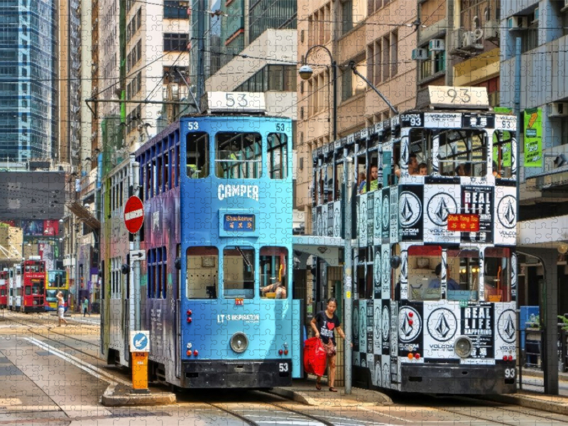Ikonische Doppelstockstraßenbahnen in Hongkong, einige der wenigen weltweit, die ausschließlich mit Doppelstockwagen betrieben werden