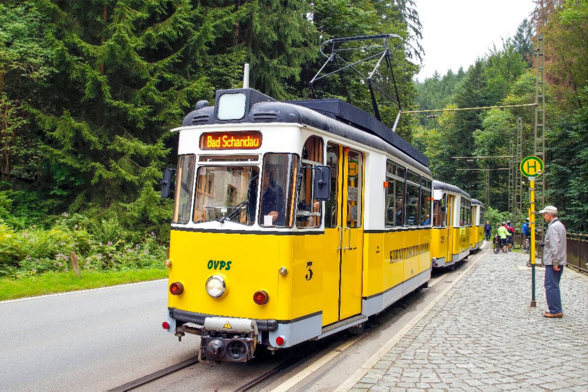 Die Kirnitzschtalbahn - eine historische Überlandstraßenbahn, sie verbindet seit 1898 Bad Schandau mit dem Lichtenhainer Wasserfall