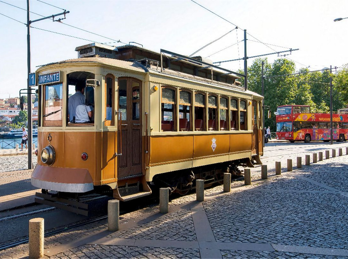 Historische Straßenbahn in Porto