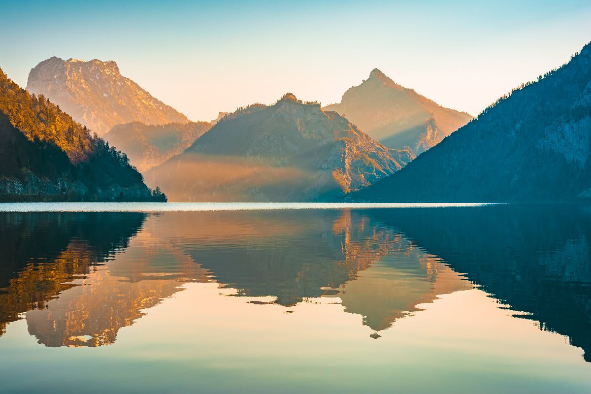 Traunsee mit Traunstein und Totem Gebirge