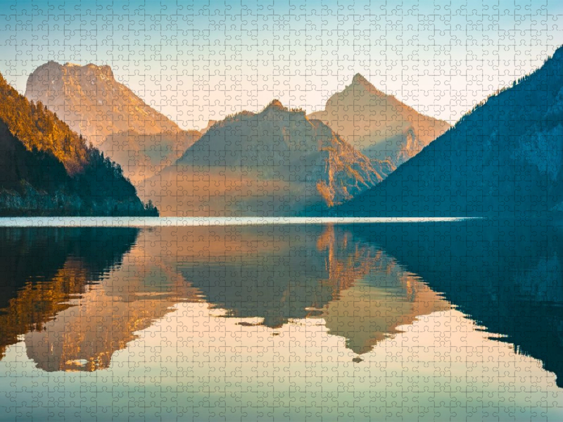 Traunsee mit Traunstein und Totem Gebirge