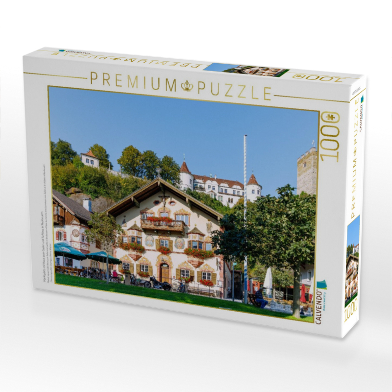 Marktplatz mit Haus zum Sailer und Schloss in Neubeuern