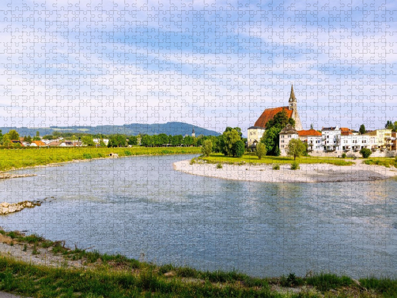 Laufen mit Salzachschleife und Kirche Mariä Himmelfahrt