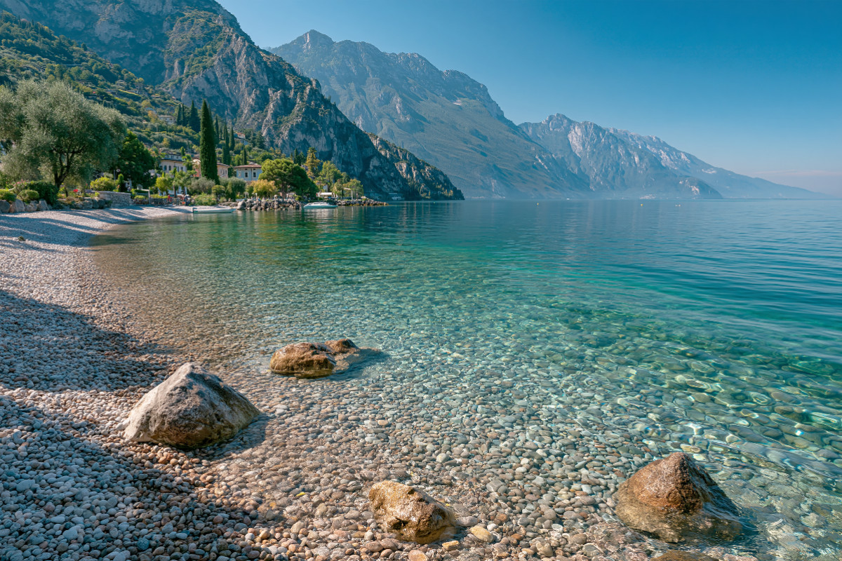 Gardasee – Sonniger Sommertag am Kiesstrand