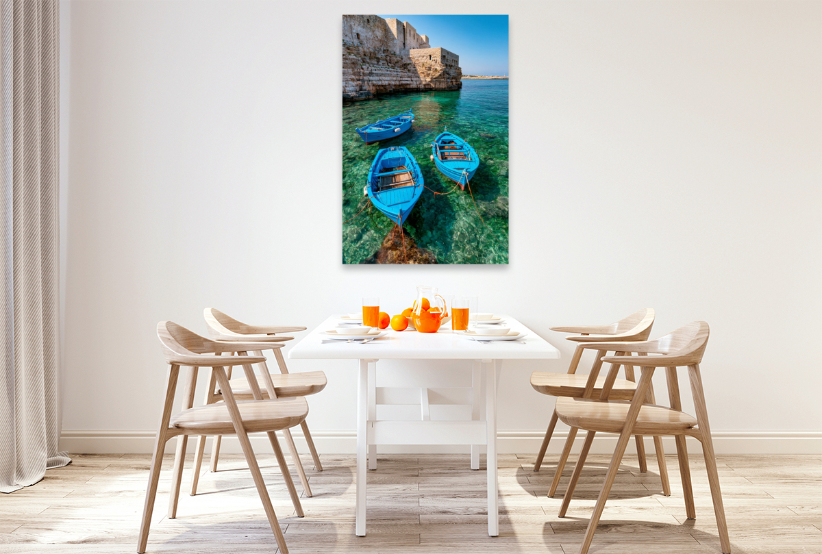 Monopoli, Apulien – Traditionelle Fischerboote im historischen Hafen
