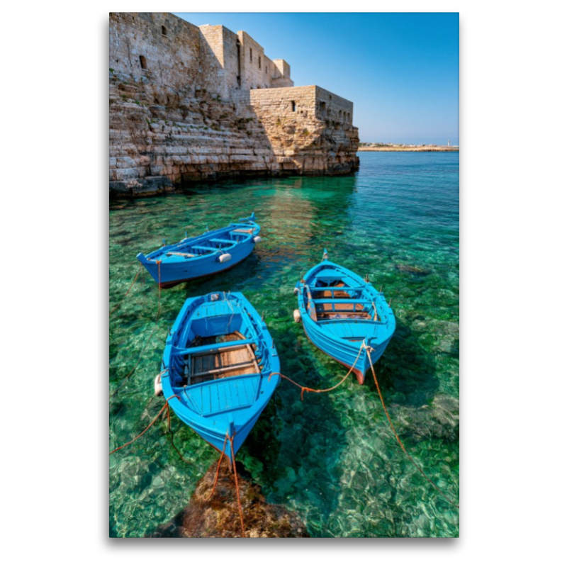 Monopoli, Apulien – Traditionelle Fischerboote im historischen Hafen