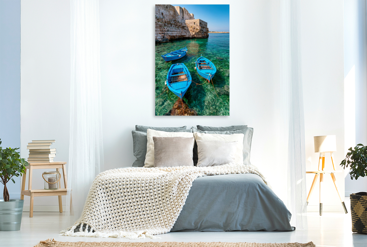 Monopoli, Apulien – Traditionelle Fischerboote im historischen Hafen