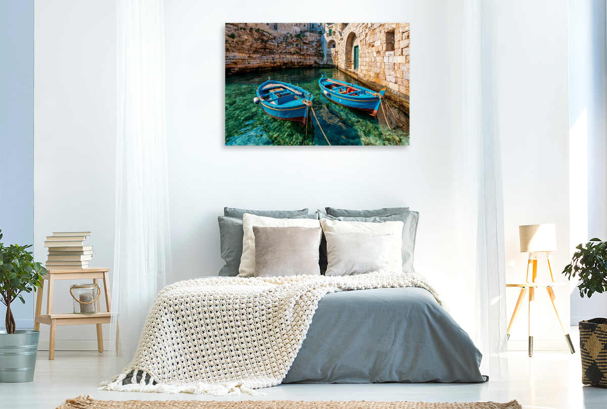 Monopoli, Apulien – Traditionelle Fischerboote im historischen Hafen