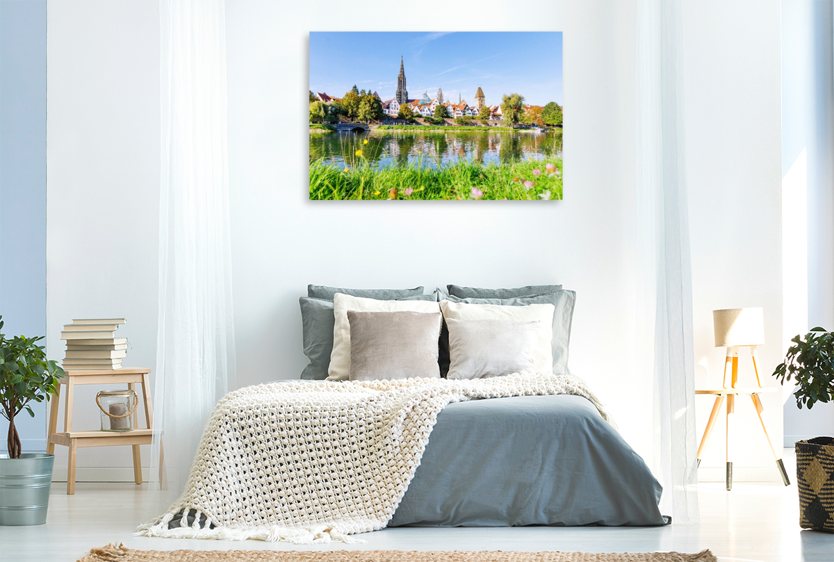 Ulm: Donauschwabenufer mit Ulmer Münster und Metzgerturm