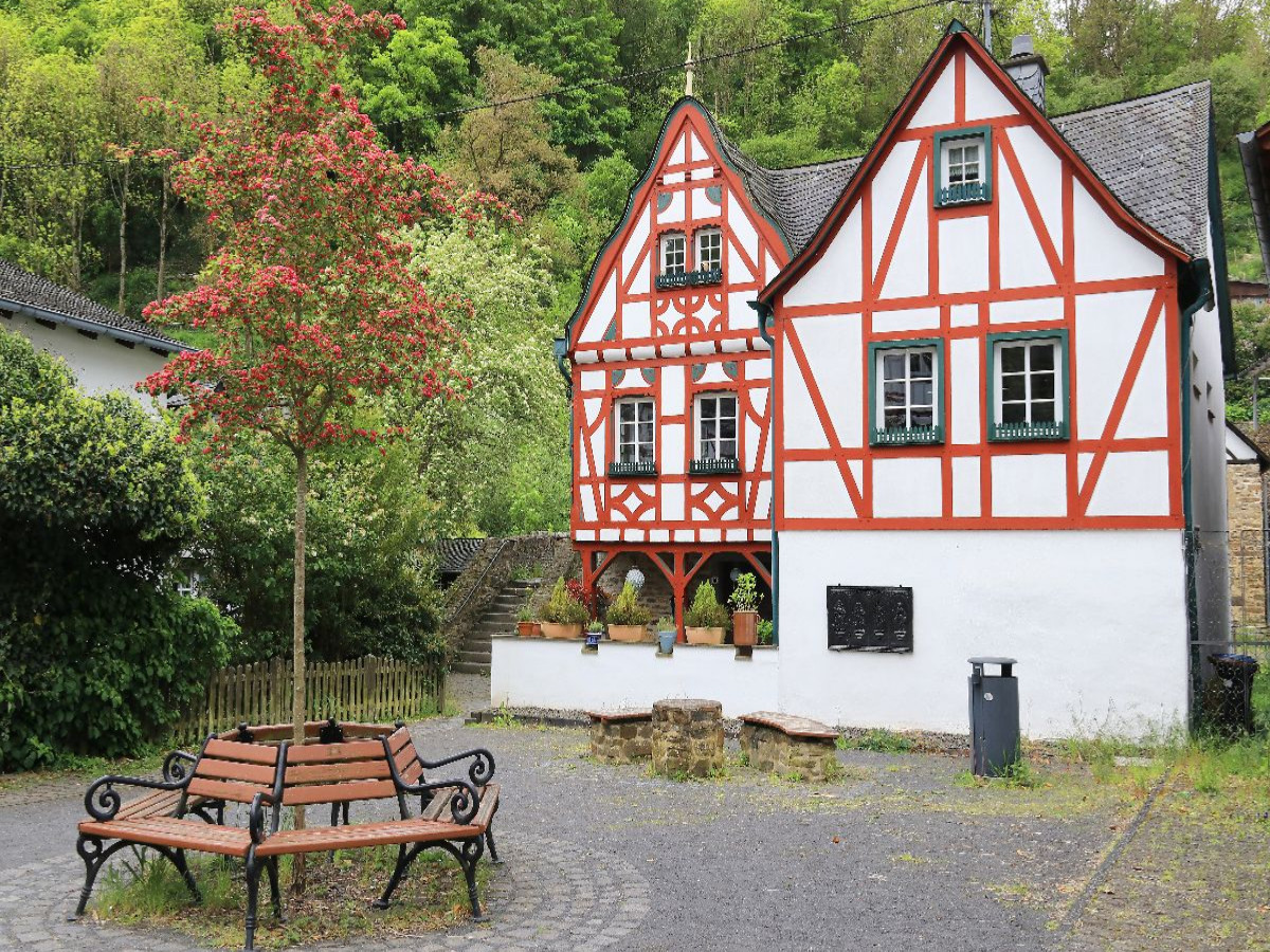 Monreal, Fachwerkdorf in der Eifel