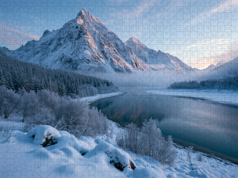 Lofoten, Norwegen – Gefrorener See