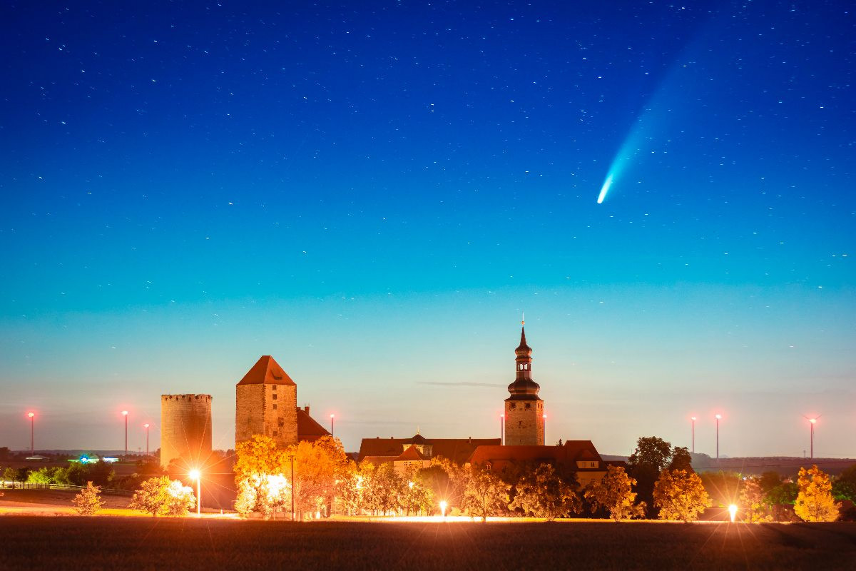 Burg Querfurt und Komet Neowise