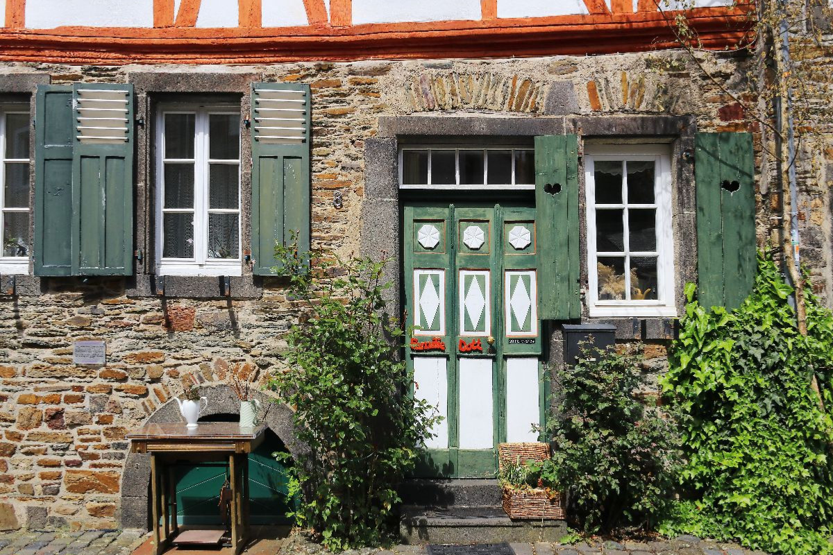Monreal, Fachwerkdorf in der Vulkaneifel