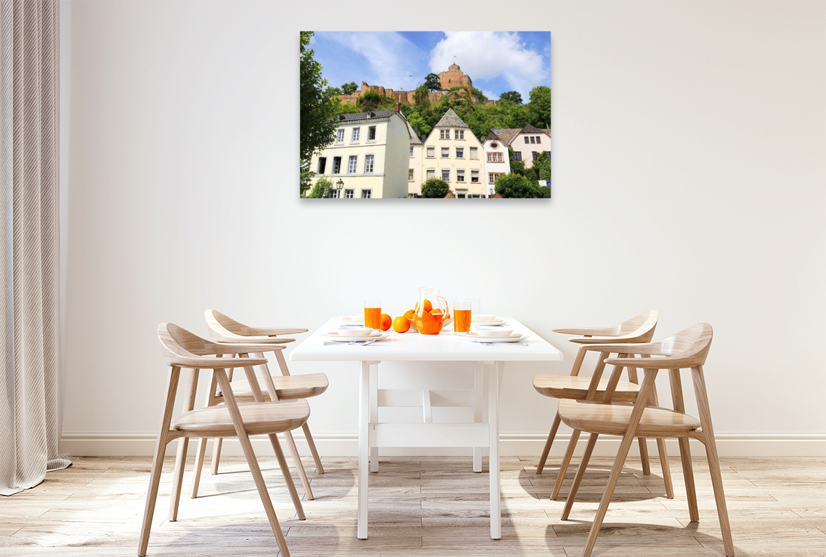 Blick zur Burgruine in Saarburg in Rheinland-Pfalz
