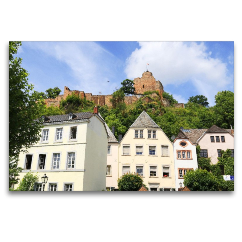 Blick zur Burgruine in Saarburg in Rheinland-Pfalz