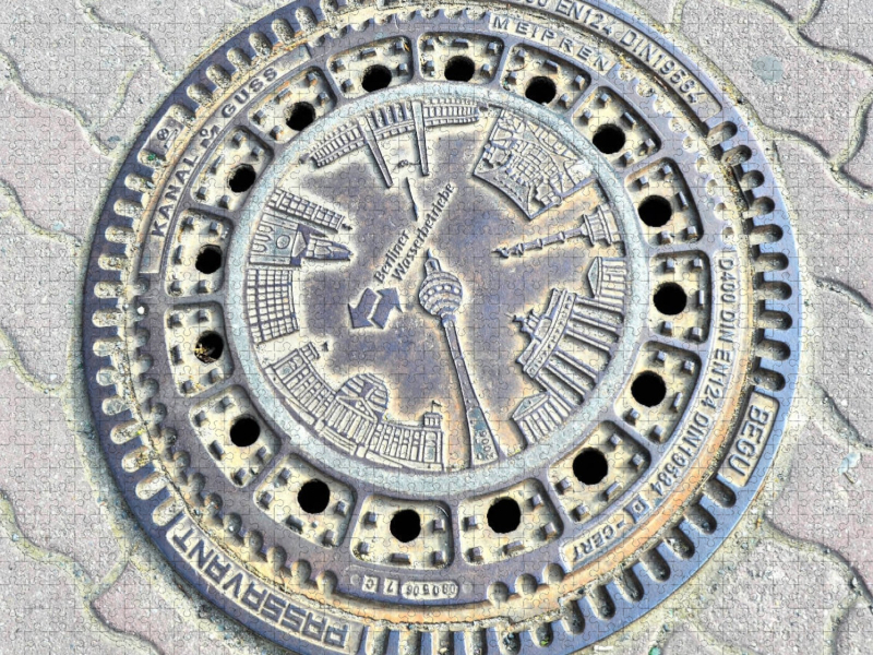 Kanaldeckel Schachtabdeckung Schachtdeckel Berliner Wasserbetriebe Wanddekoration der besonderen Art