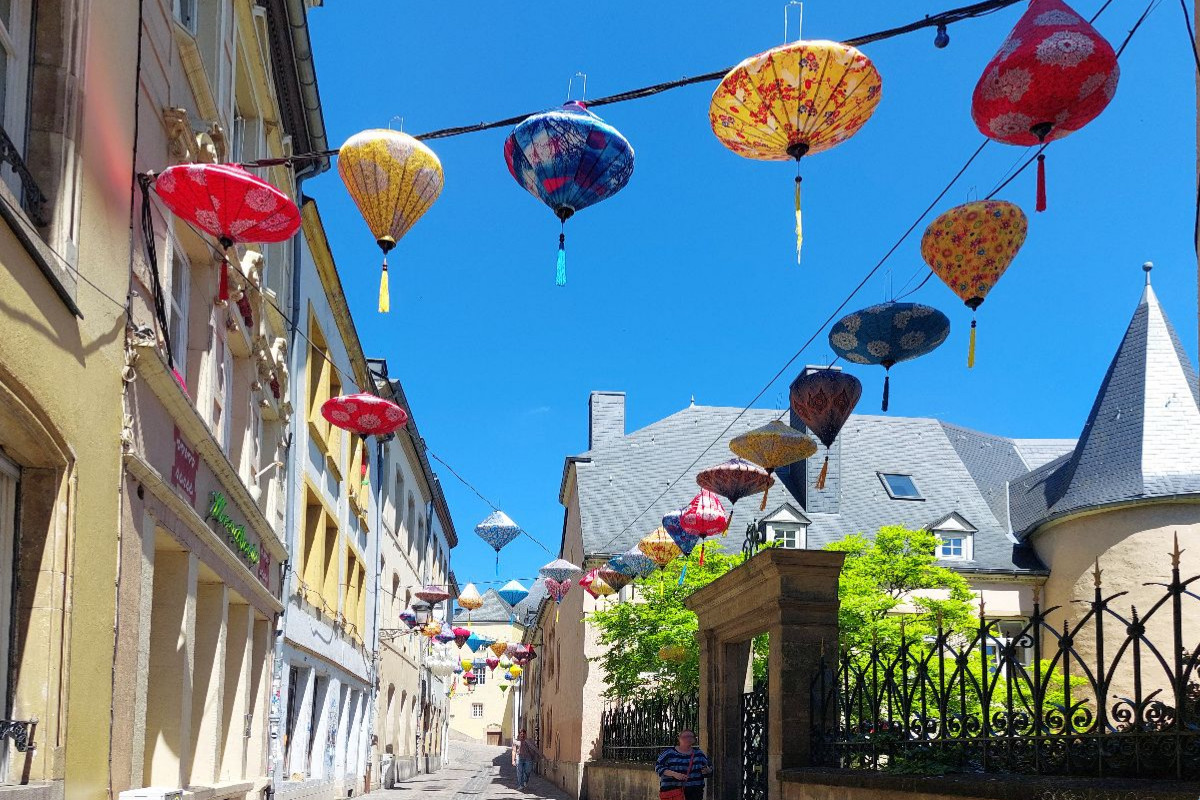 Luxemburg-Stadt, Lampions in der Rue du St. Esprit