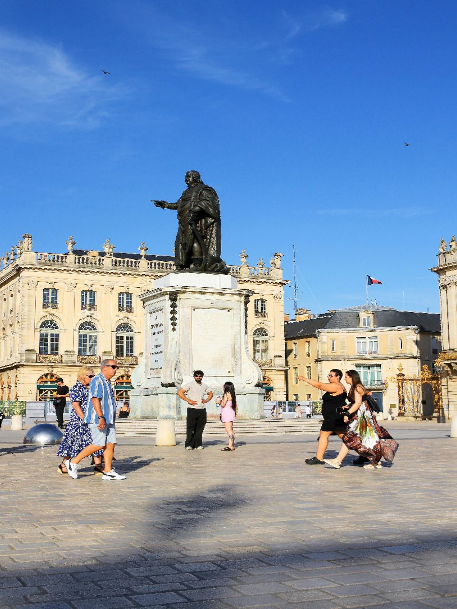 Statue von Stanislas I. auf dem Place Stanislas in Nancy