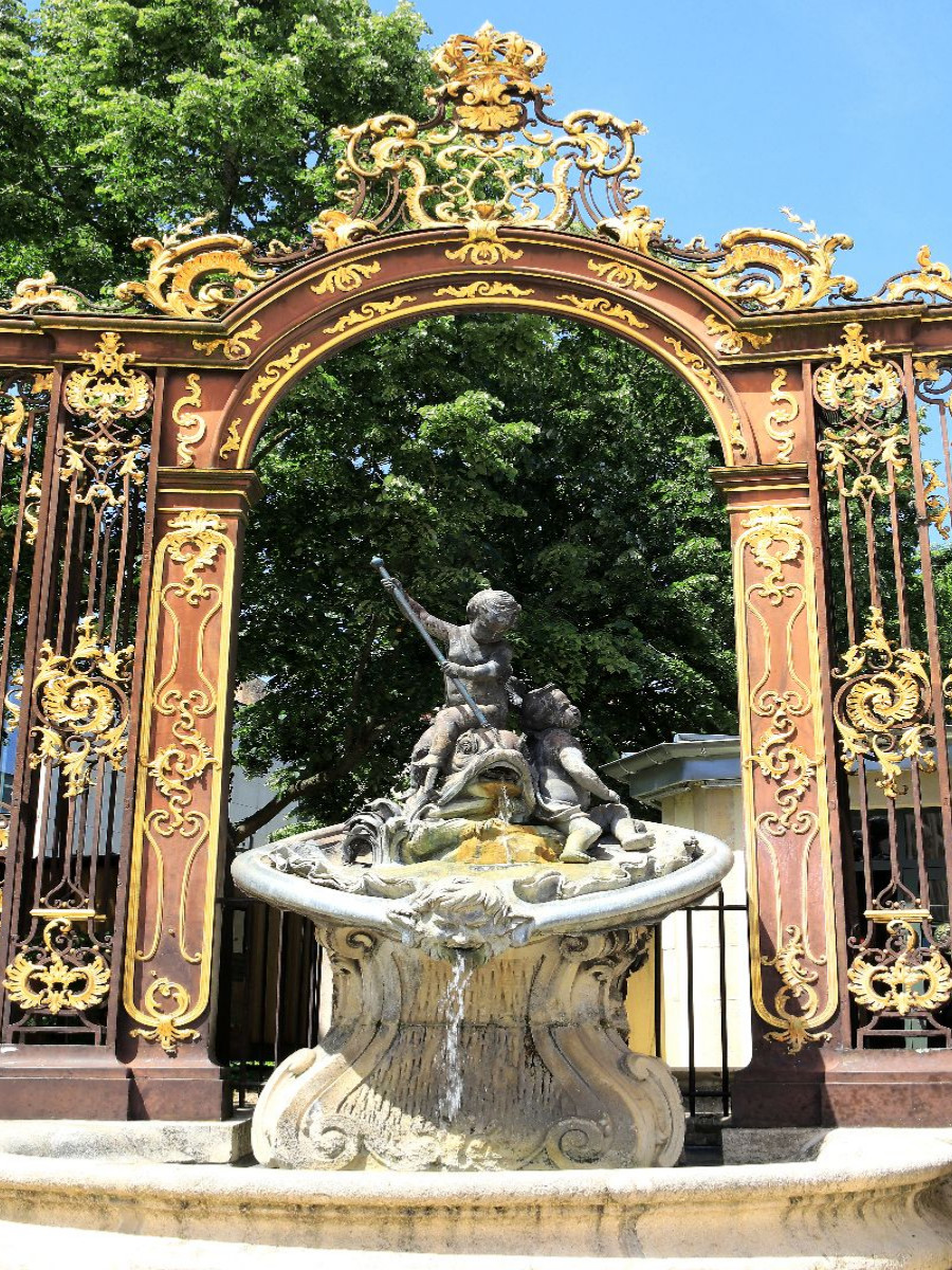 Teilansicht des Neptun-Brunnens auf dem Place Stanislas in Nancy